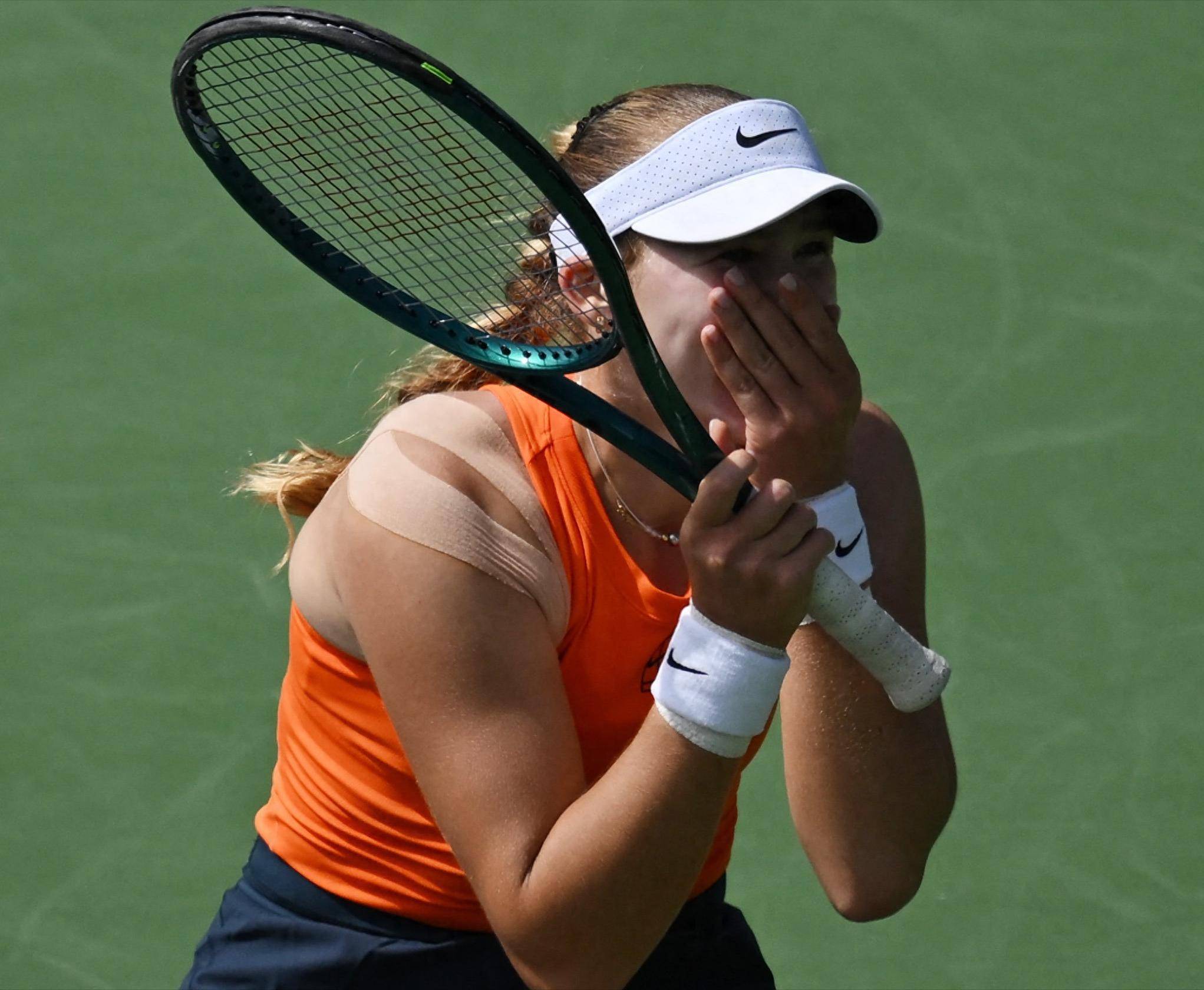 莎拉波娃在加拿大队比赛中表现优异，大比分获胜引发热议！的简单介绍