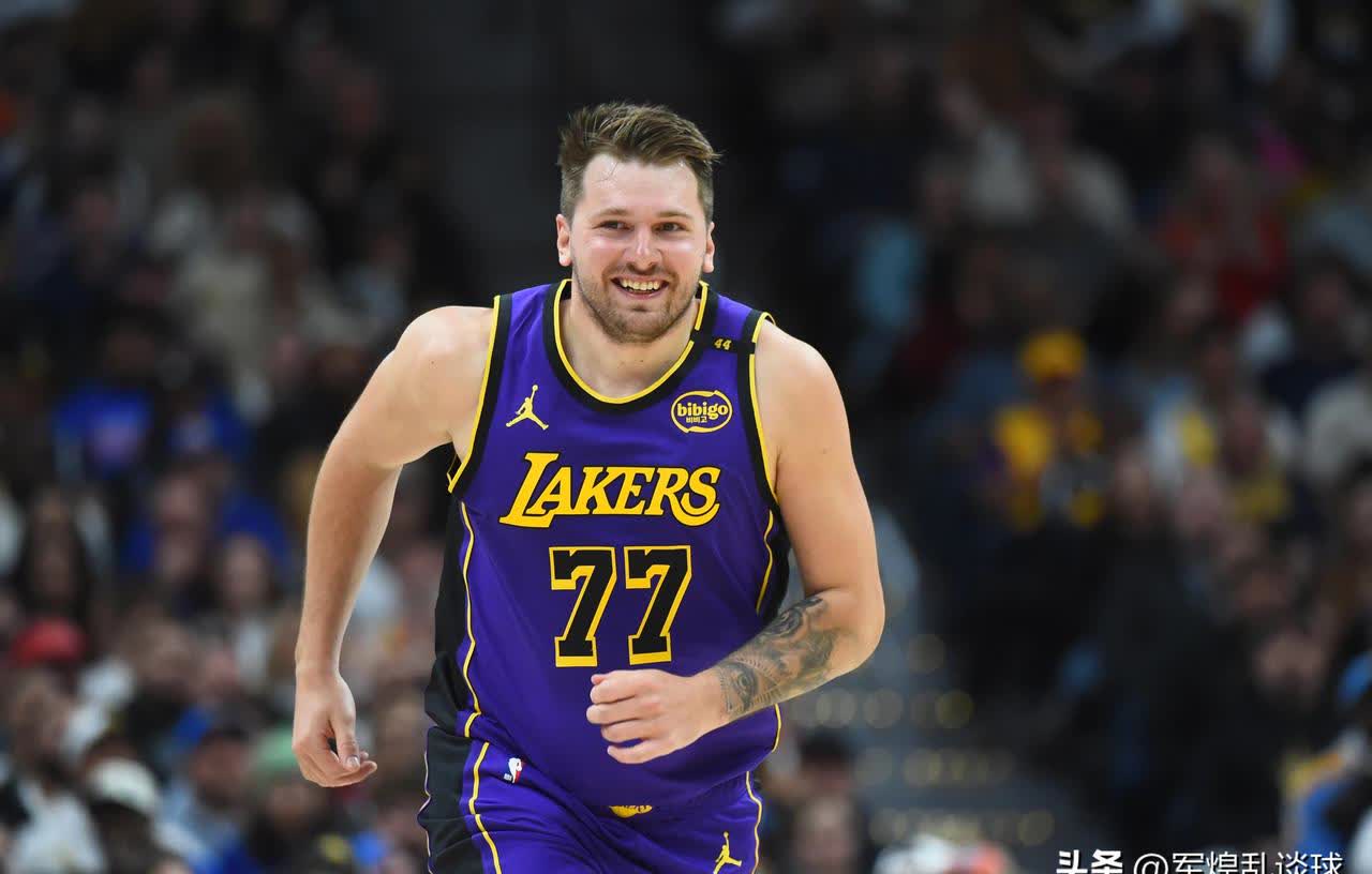 东契奇迎来二十赛季出色发挥，德国队观众热烈欢呼！