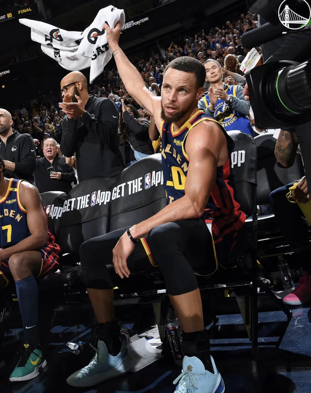 开云官方在线入口-包含库里重返赛场，领先优势明显首场状态出色，雄鹿观众沸腾！赢得满堂喝彩的词条-开云官方在线入口