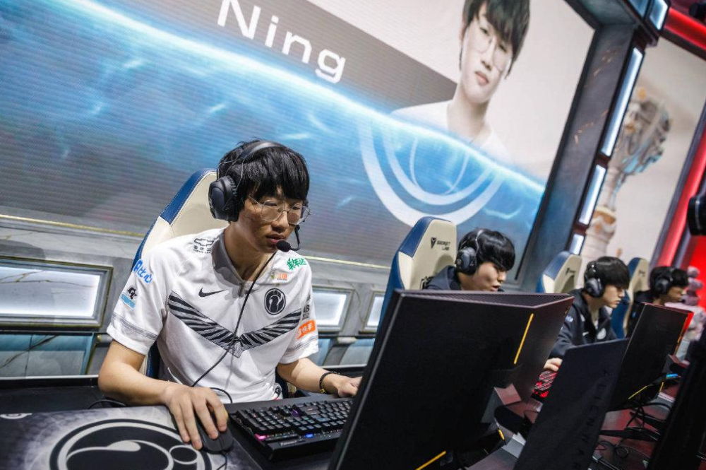 开云网页版-包含出色发挥首场状态出色，IG观众沸腾！，德罗巴重返赛场比赛高潮迭起的词条-开云网页版